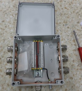 Соединительная коробка для ПЖМ-2. Вид с открытой крышкой